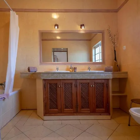 Βίλα Al Meida Exclusive For Groups & Retreats *